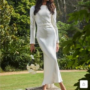 Selfie Leslie Loveland Midi dress Elegant White Long Sleeve Dress